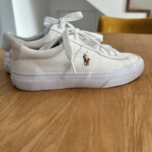 Polo Ralph lauren tygskor - Fint skick på polo Ralph lauren tygskor. Storlek: 37