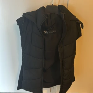 väst - bra skick väst från zara