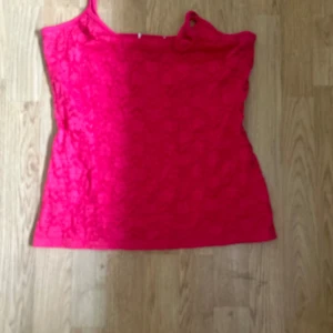 Linne - Jättefint rosa spetts linne. Står inte storlek eller märke men skulle säga M💓