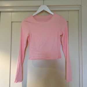Långärmad tröja - Ljusrosa långärmad tröja från shein som aldrig är använd