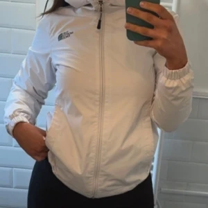The North Face jacka  - The North Face jacka strl XS, knappt använd. 