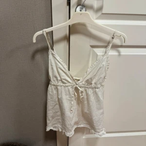 Linne - Odd Molly tröja i stl M den har en liten fläck 