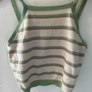 Linne - Linnet köpte jag när jag va på resa men köpte fel storlek så den har aldrig använts. Men skulle passa perfekt till den som vill. 