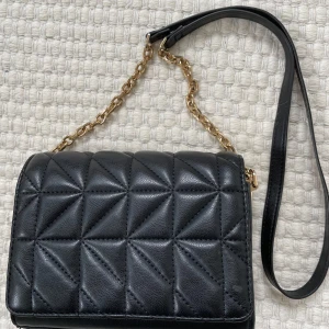 Axelremsväska Mango - Skriv för frågor💕