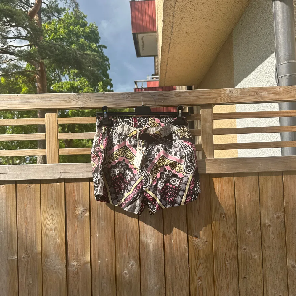 Säljer en otroligt vacker Odd Molly shorts i storlek 0 som motsvarar ungefär en storlek XS. Helt nya med tags/ prislapp fortfarande kvar.. Shorts.