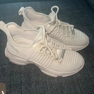 Steve Madden  - Använda Max 5 gånger skriv för intresse 