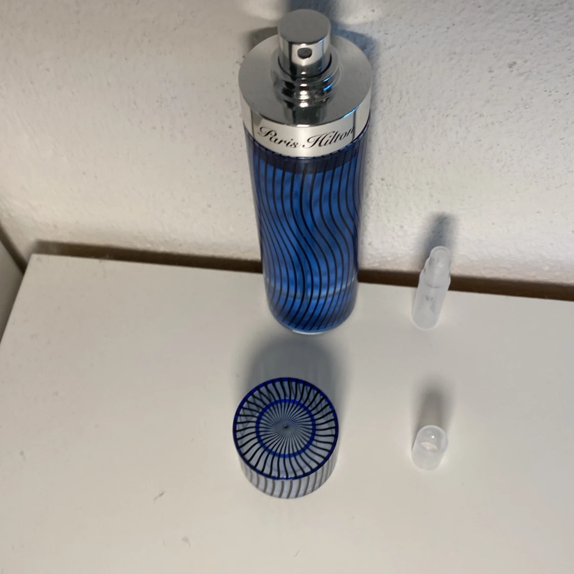 Gott luktande Paris Hilton for men blue bottle 2ml fruity frukt tropisk tropical - 90