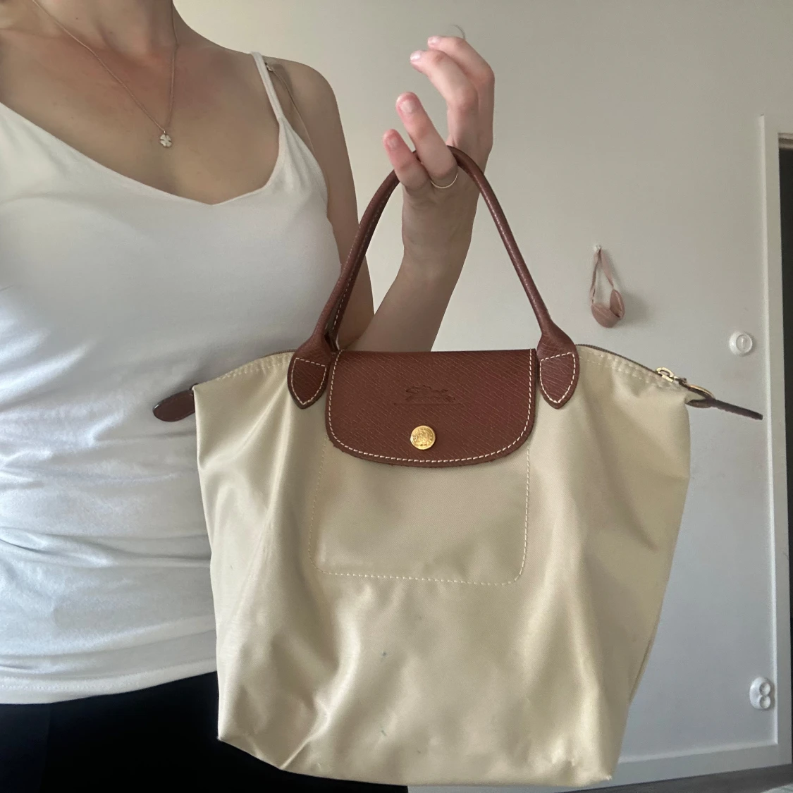 Beige liten Longchamp väska  - 90