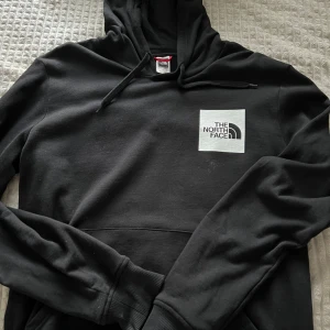 Hoodie the north face  - Fin Hoodie, någon fläck på