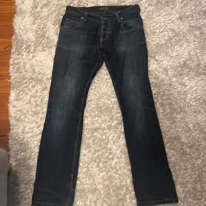 Armani jeans - Säljer dessa feta jeansen från Armani. Storleken är 32/32. Priset kan diskuteras!