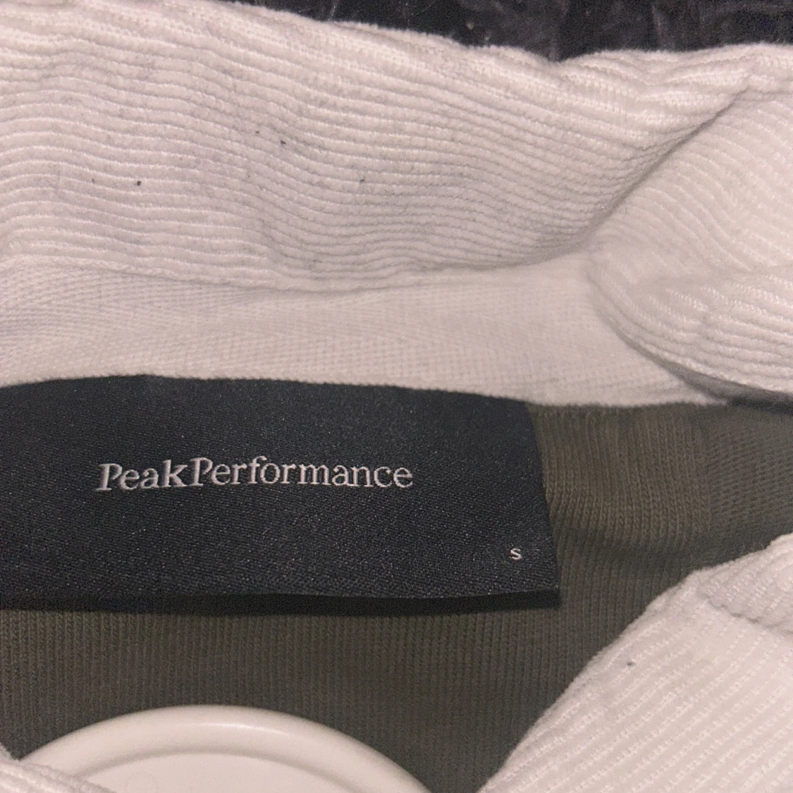 Olivgrön långärmad tröja från Peak Performance - 3