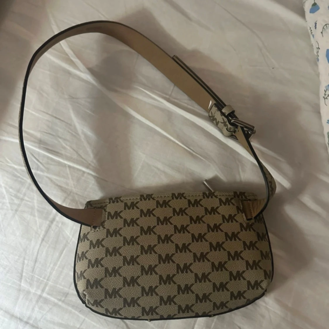 Axelväska från Michael Kors - 2