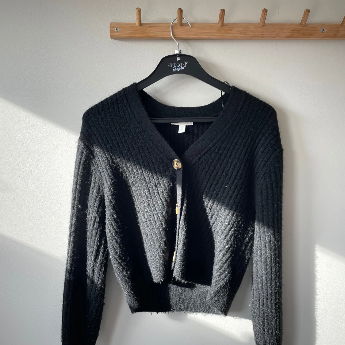 Svart stickad kofta