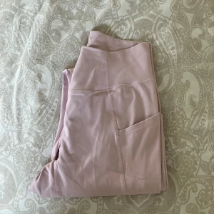 Gymshark tights - Tight från Whitney simmons kollektion från gymshark, aldrig använda. 