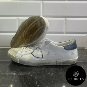 Philippe Model Paris - Märke-Philippe Model|Typ av plagg-Skor|Storlek-43|Färg-Vit|Skick-9,5/10|Nypris-3199kr|Vårt pris 1750kr|Kvitto-Digitalt kvitto finns| Hör av dig vid funderingar!/Fourcés⚜️