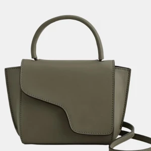 SÖKER ATP väska - SÖKER denna ATP väska i antingen svart eller grön i lilla modellen!! Hör gärna av er om ni säljer💗💗