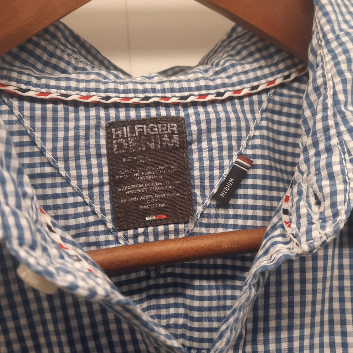 Blå och vit rutig skjorta från Tommy Hilfiger - 2