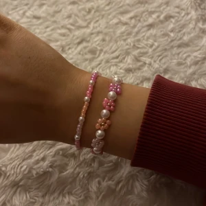 Pärlarmband  - Handgjort av mig designa fritt med egna färger, 30kr styck båda för 55