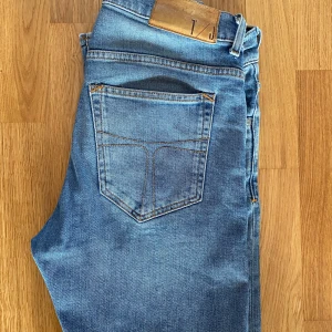 Tiger of sweden - Tja! Säljer ett par riktigt feta tiger of sweden jeans i fint skick! W29 L32 Nypris:1600 mitt pris:299 hör av vid frågor och funderingar!
