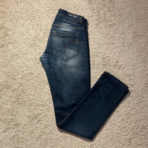 Dondup Jeans  - Nästan helt nya jeans. Har använts en gång, de är 32 W och UK 10 (storlek M) 