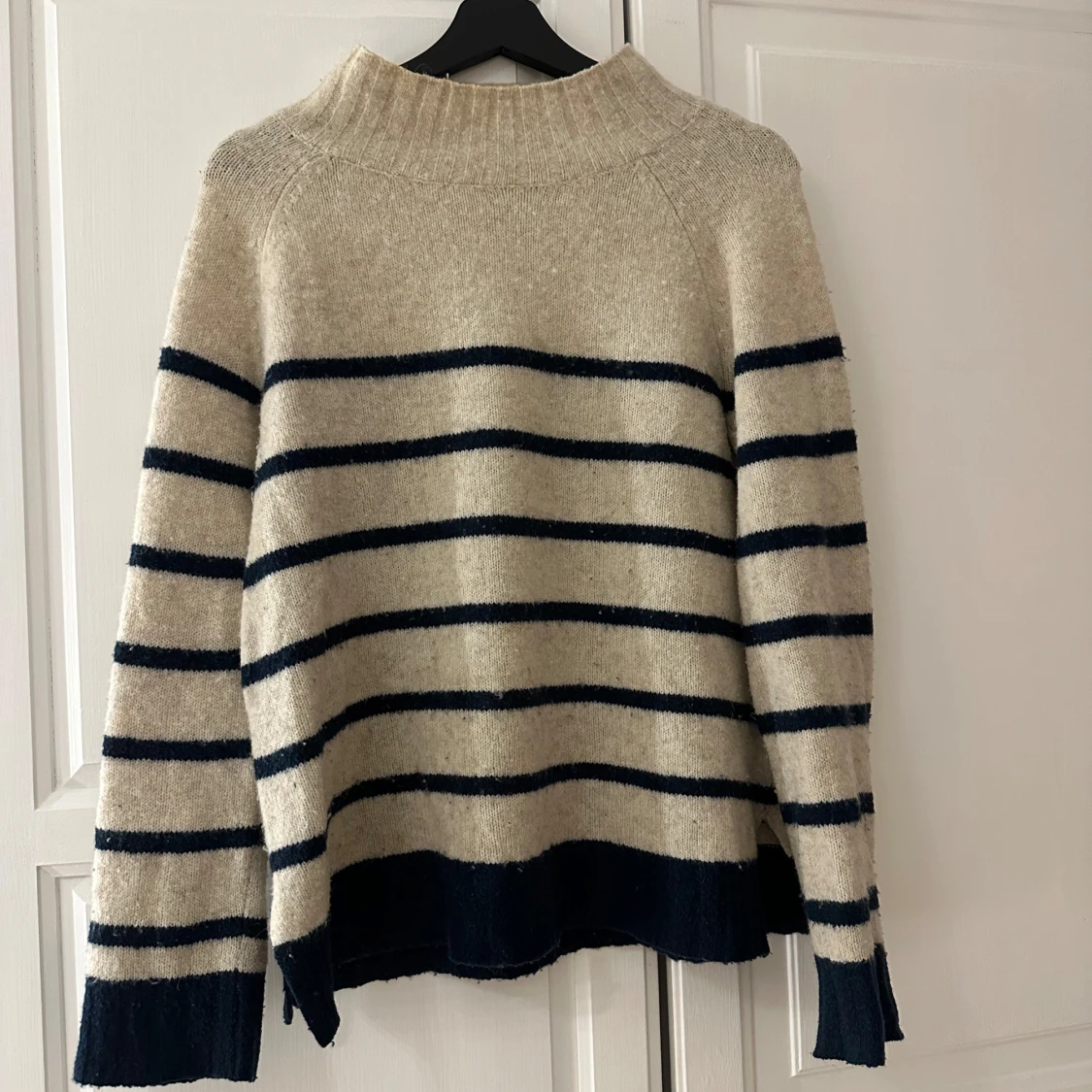 Beige randig tröja från Hampton Republic