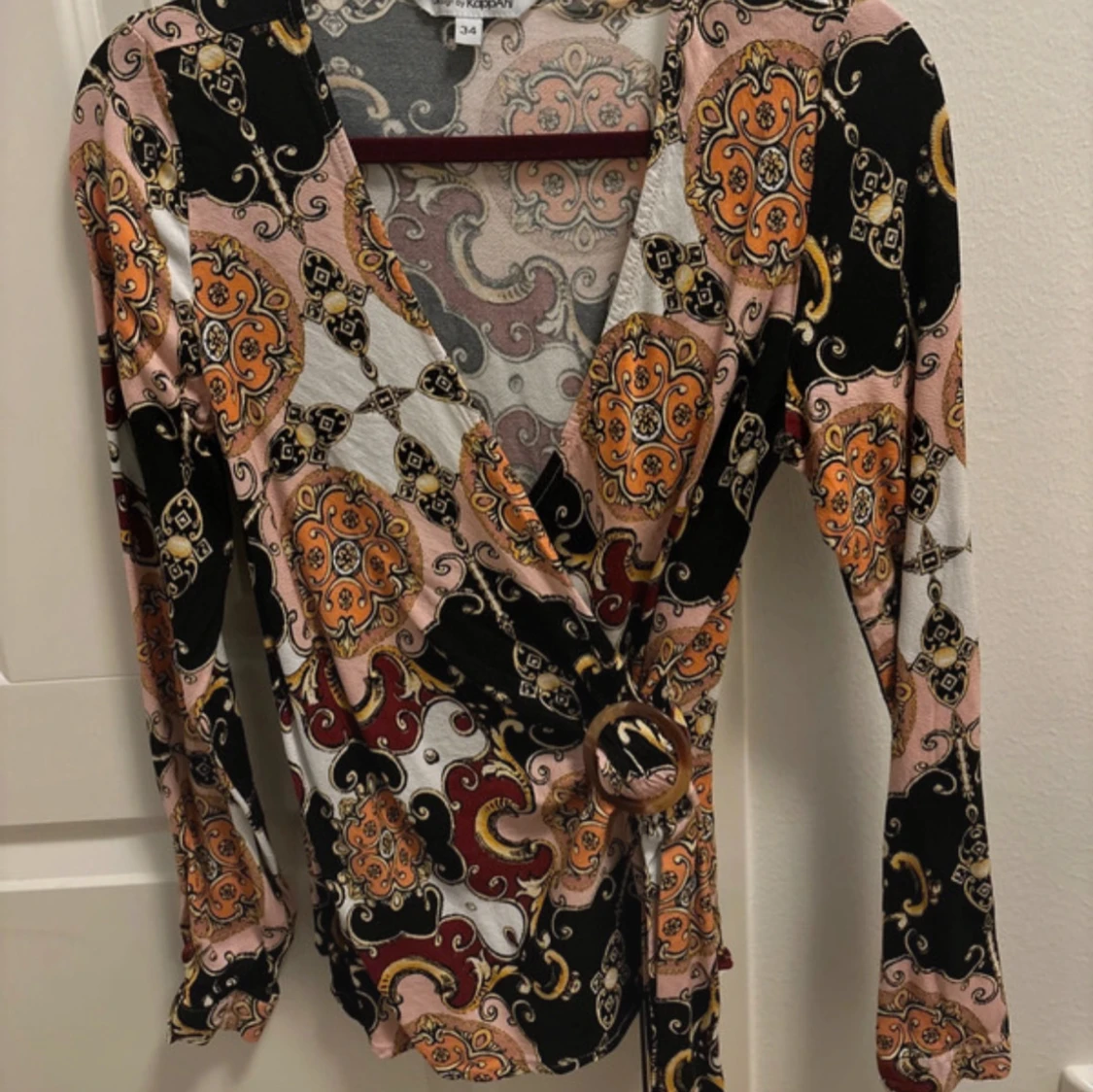 Mönstrad omlottopp från KappAhl