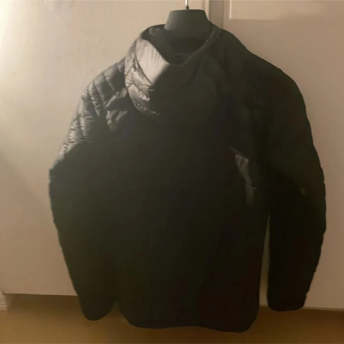 Svart dunjacka från Haglöfs - 1