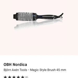 Björn axen värmborste! - Säljer då den knappt har användts då jag föredrar heatless curls osv❤️ Men fungerar super bra! Som ni ser på andra bilden kostar den just nu 599 på kicks men kostar 799 annars står de❤️Säljer min för 400 kan kanske gå ner i pris vid snabb affär ! Knappt använd!