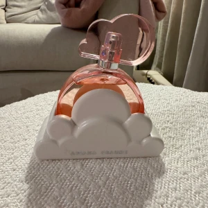 Parfym pink cloud  - 100 ml oanvänd 💕