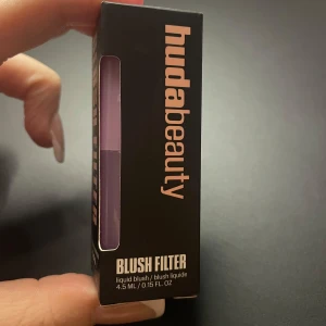 Huda Beauty Blush Filter - Säljer min oöppnade Huda Beauty blush filter i färgen ”ube cream”. 