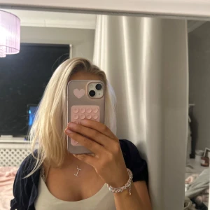 mörkblå bolero - Säljer denna unika boleron från Preziosa som ger en extra touch till en outfit. Aldrig använd