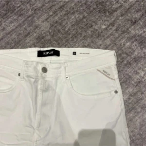 Replay shorts | w31 - Riktigt feta vita replay short helt nya, Waits 31, perfekt till sommaren,( oanvända ✅) hör av er vid frågor osv 🚨✅