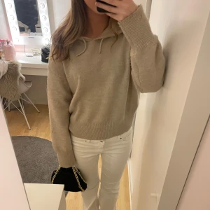Stickad hoodie - Så så fin hoodie💕💕står storlek 170 men passar xs-m 🥰