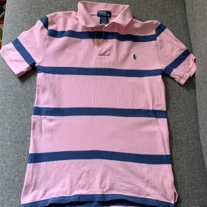 Polo piké - En polo piké som är i andvänt bra skick ny pris 699kr strl M