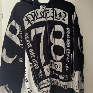 Philip Plein  - Köpt från Miinto  Herr modell Strass stenar  Philip Plein  Storlek L Nypris 12.000