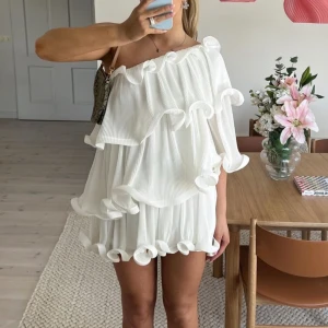 Lojsan Wallin X nakd  - Mkt bra skick utan defekter 💕