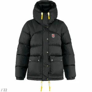 Fjällräven jacka - Svart fjällräven jacka ii fint skick! Använd en säsong, nypris 7000kr