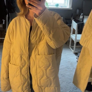 Jacka ifrån C.W - Säljer denna super snygga och sköna jackan ifrån Carin Wester, aldrig anvönd, säljer pga köpte fel storlek💓 Storlek - XS, men kan passa en S,ML beroende på hur man vill att den sitter  Pris kan diskuteras😙