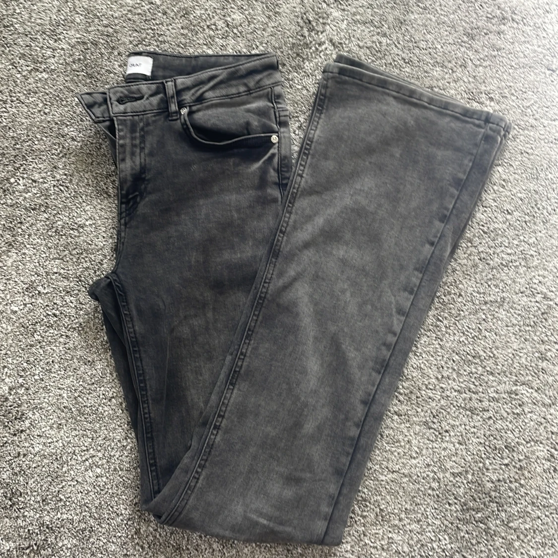 Gråa jeans 