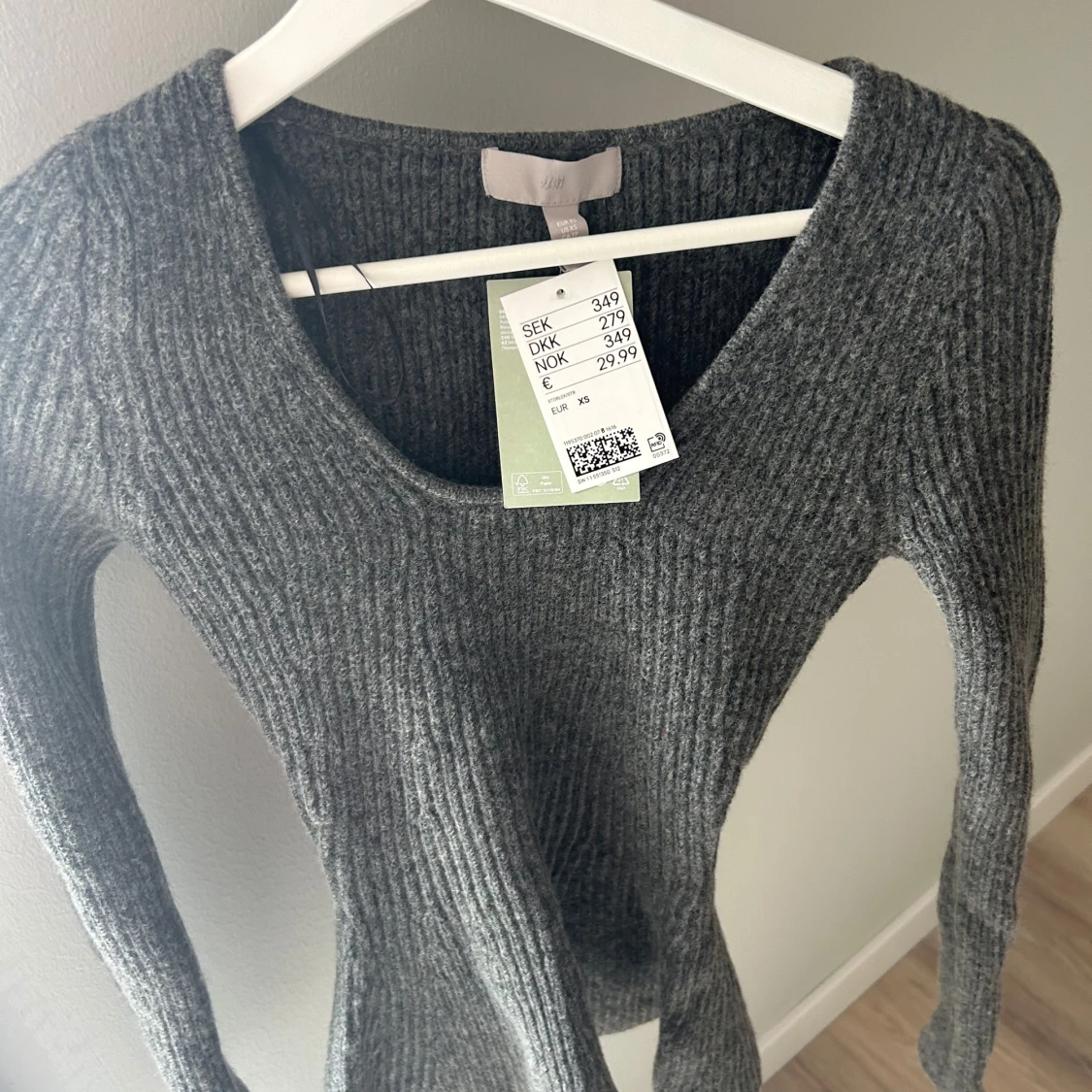 Grå ribbad tröja - 91