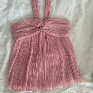 Zara halterneck topp - Supersöt topp ifrån zara, sparsamt använd!