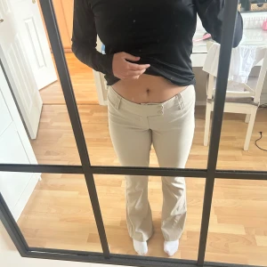 Kostymbyxor  - Så snygg passform!! Köpa på Gina nästan oanvända 