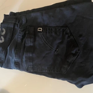 Dondup jeans - Riktigt snygga och bekväma dondups med modellen George i väldigt bra skick🙌🏻