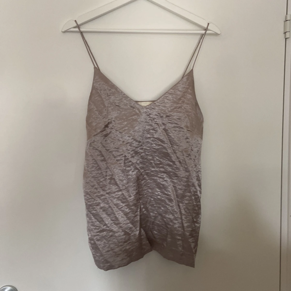 Beige glansig linnetopp från H&M