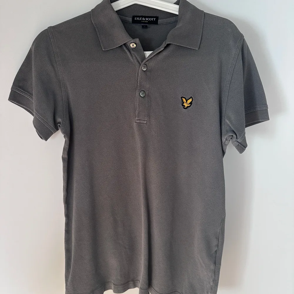 Vintage Lyle&Scott piké. Cond 8/10. T-shirts.