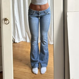 Lågmidjade jeans  - Super snygga vintige lågmidjade jeans, helt som nya💕