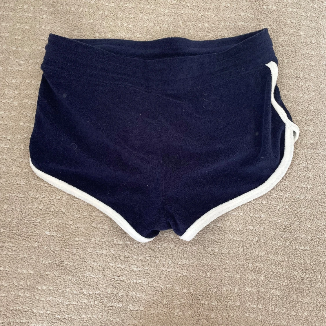 Marinblåa shorts från Divided - 90