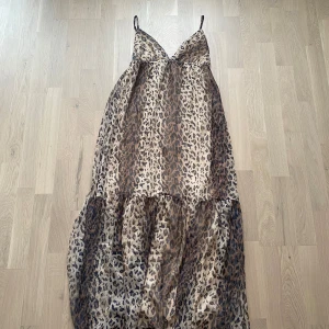 Leopard klänning  - Superfin leopard klänning💕(skriv för mer frågor och bilder)
