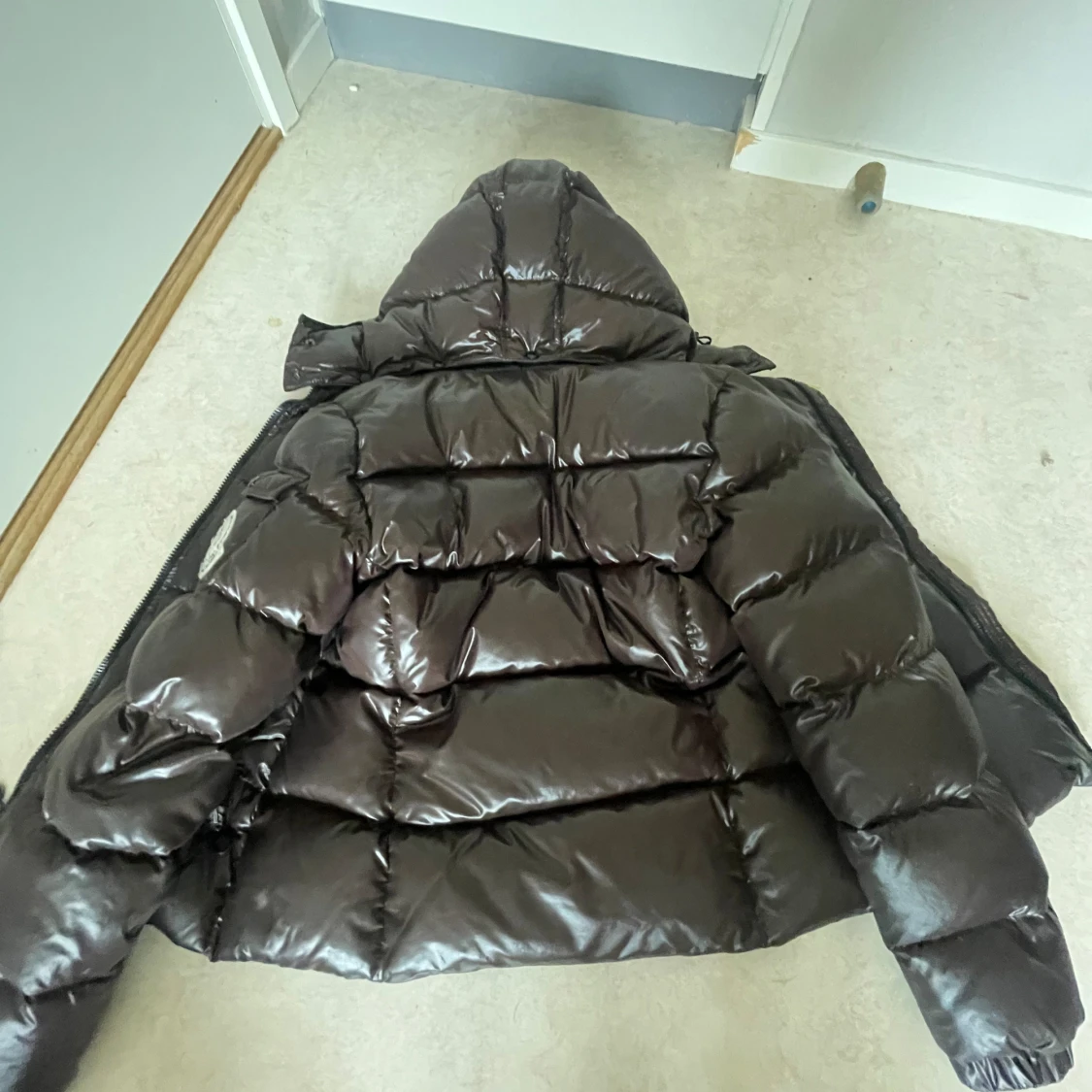 Brun Moncler jacka  - 90