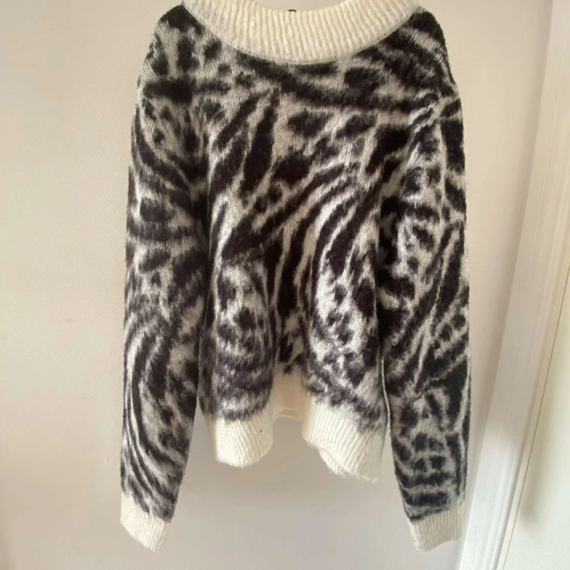 Mönsterstickadtröja - 90